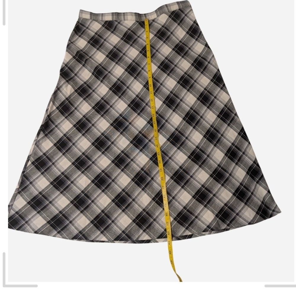Chic Plaid A-Line Skirt - Black and White